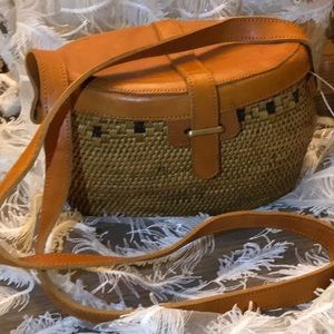 Crossbody women’s